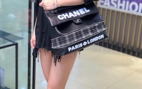 Chanel A1008
进口小牛皮压细鹿纹 黑配雾霾蓝白字 软身大包 Size：36x12x24