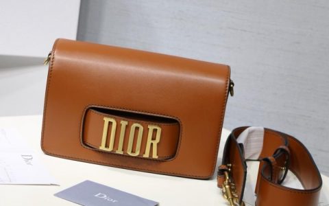 Dior迪奥 复古金色logo牛皮翻盖式手提包
