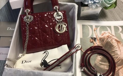 Dior迪奥 三格酒红漆皮银扣翻盖手提包