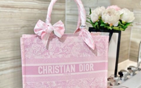 分享一款Dior粉色老虎托特包，非常仙气哦