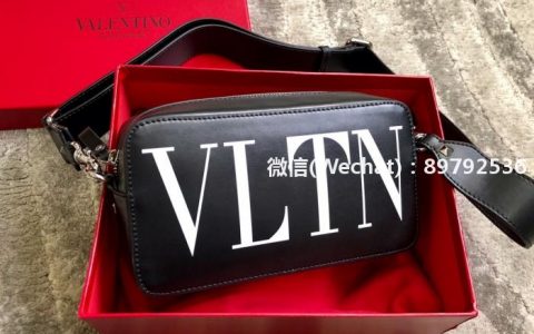 华伦天奴 
1b8c
 Valentino华伦天奴•VLTN大logo涂鸦个性男士斜挎