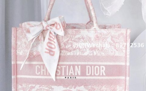 啊啊啊！！抢到Dior tote限量粉了！仙女落泪 天糯！！！迪奥真的太会了啦！